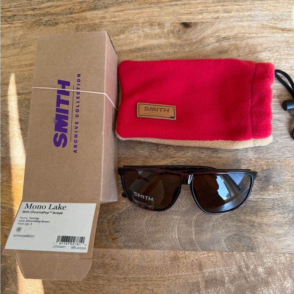 SMITH Black Sunglasses with Red Pouch